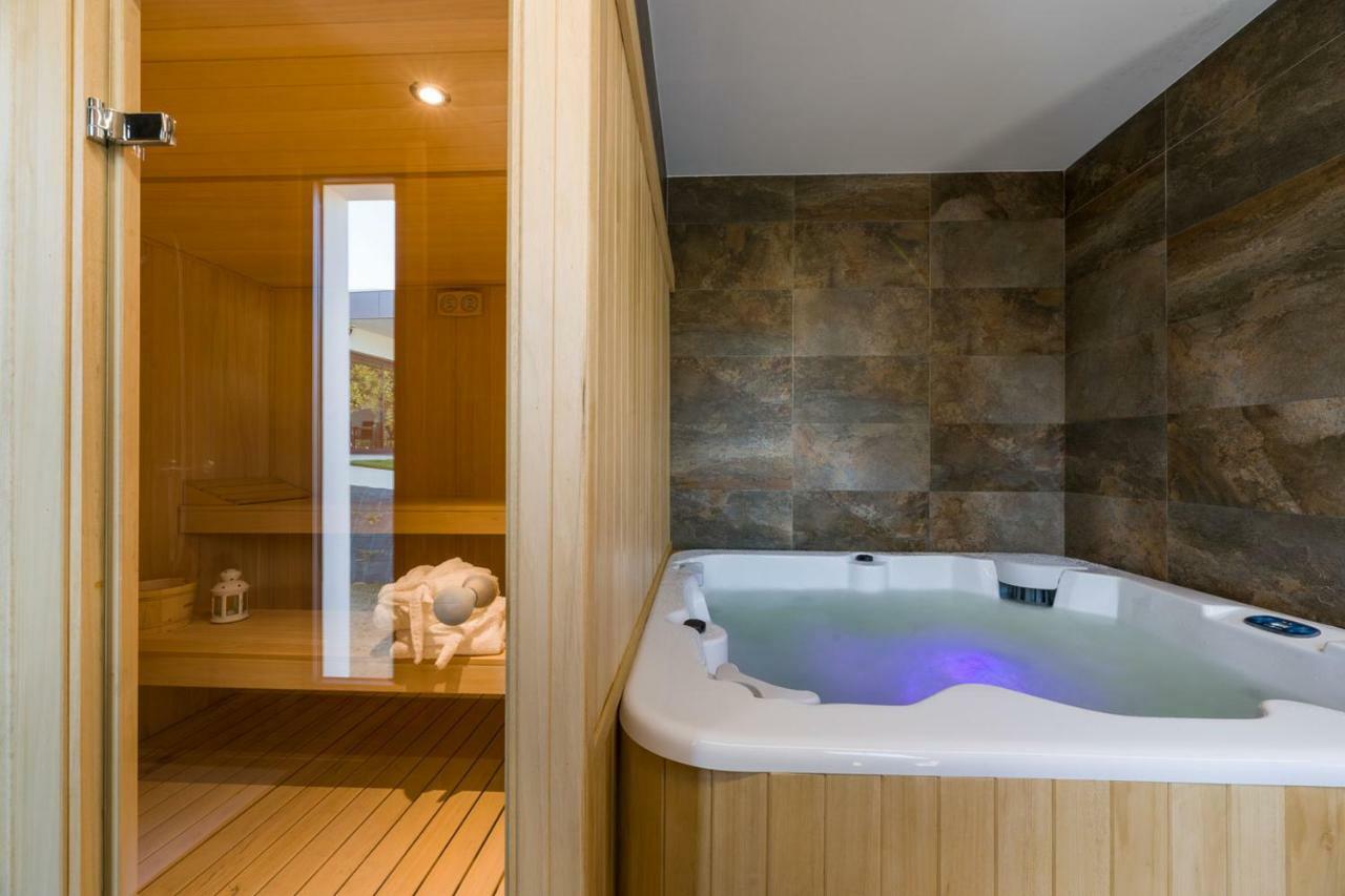 Hotel A Curuxa Wellness Arzúa Esterno foto